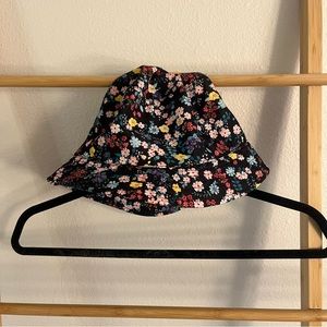 BP floral bucket hat new with tags